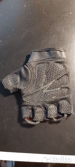 Спортивные перчатки