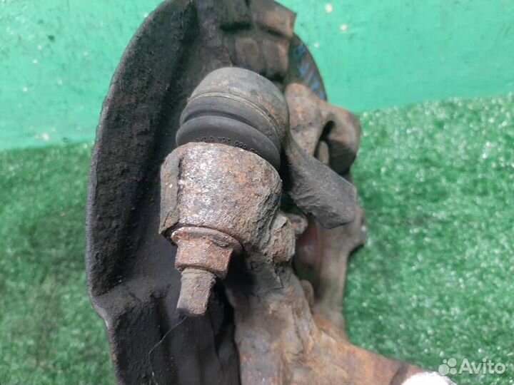 Кулак передний правый Volvo XC90 2006