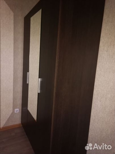 Шкаф распашной с зеркалом бу