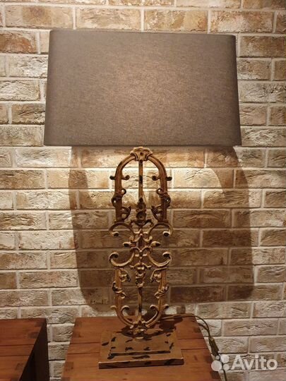 Дизайнерская большая настольная лампа