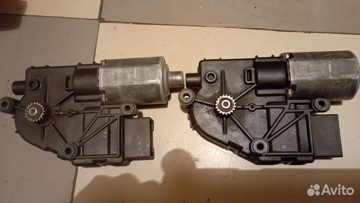 Мотор привода люка