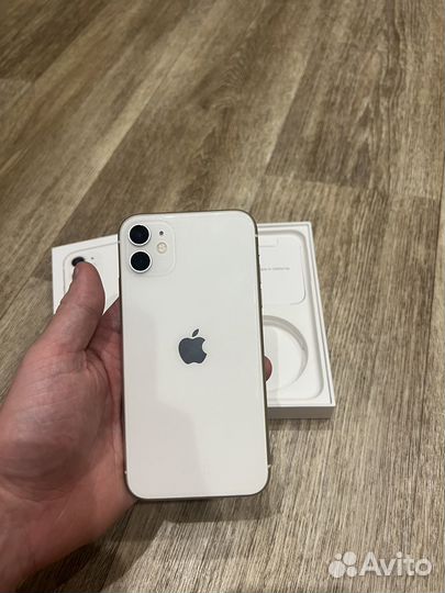 iPhone 11, 64 ГБ