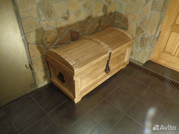 Сундук деревянный
