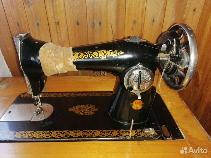 Швейная машинка чайка 143