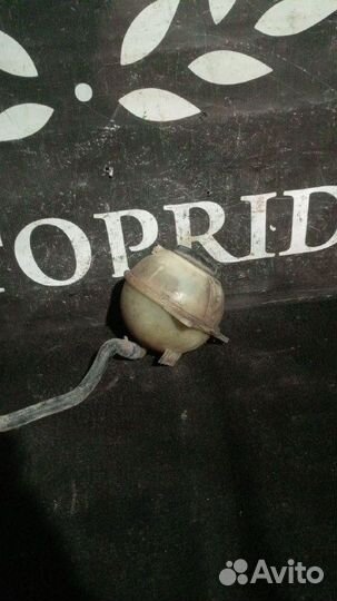 Расширительный бачок Volkswagen Passat B3