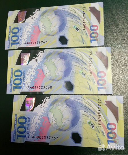 Купюра 100 рублей Футбол