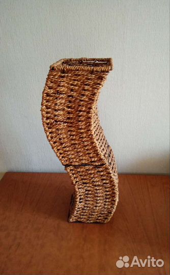 Напольная ваза из ротанга оригинальная