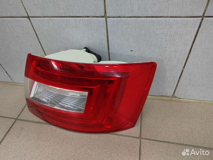 Фонарь задний правый оригинал Skoda Octavia A7
