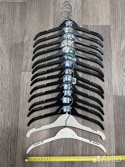 Плечики (вешалки), очень много