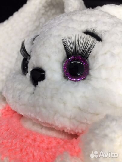 Плюшевый заяц вязаный