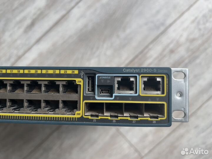 Коммутатор Cisco 2960s-24TS-L гигабитный