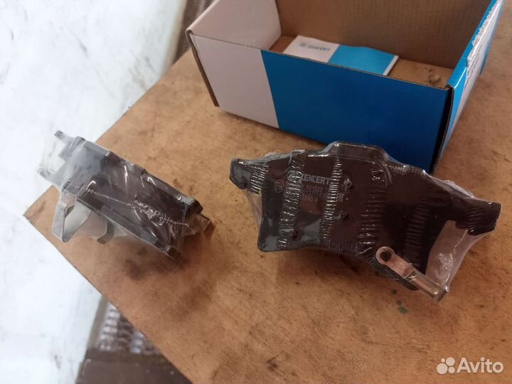 Новые передние тормозные колодки Opel Astra H