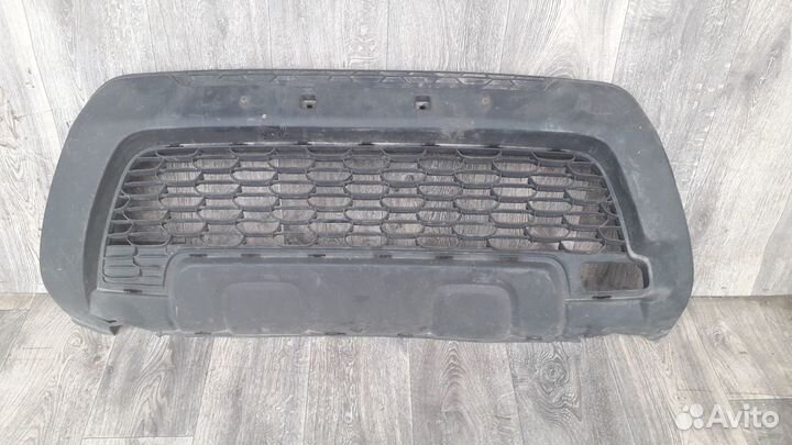 Решетка переднего бампера Renault Duster 2016