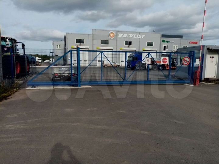 Машиноместо, > 30 м²