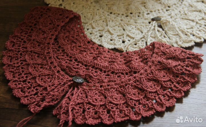 Вязаный кружевной воротничок