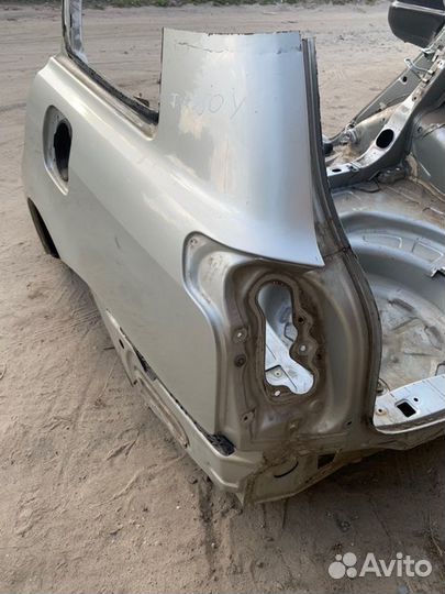 Крыло заднее левое Toyota Avensis T250 универсал