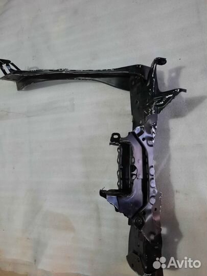 Суппорт фары передний правый Toyota Camry V70 2018