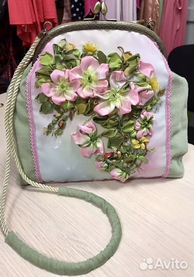 Картины,вышитые лентами