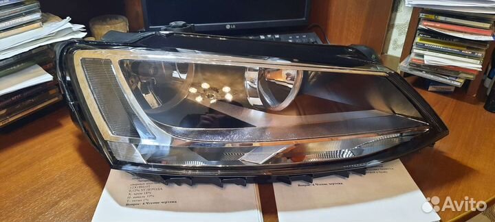Фара правая jetta 6