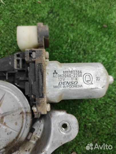 Стеклоподьемник передний правый Mitsubishi Pajero