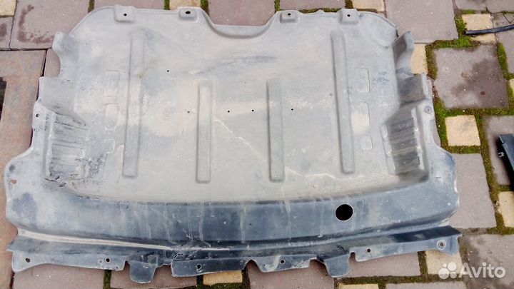 Крышка двигателя Инфинити