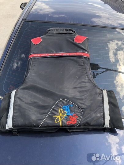 Спасательный жилет