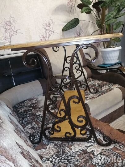 Продам журнальный столик