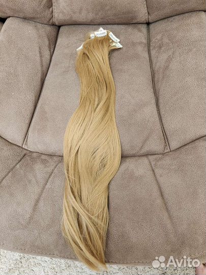 Пряди волос на заколках