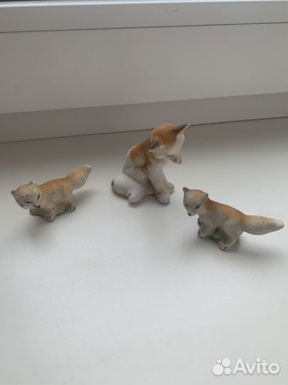 Статуэтка (Миниатюра) Лиса с детками