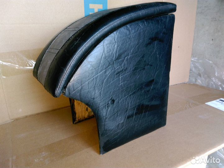 Подлокотник бардачек бар