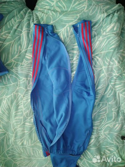 Лыжный разминочный костюм adidas 42 размер