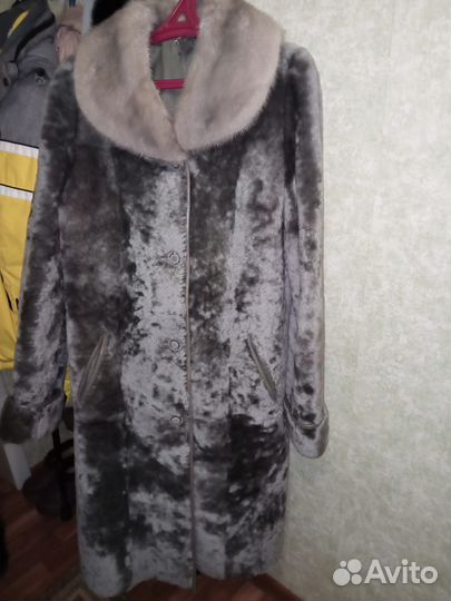 Шуба малиновая с воротником норка