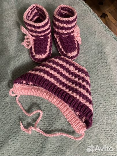 Комплект чепчик и пинетки