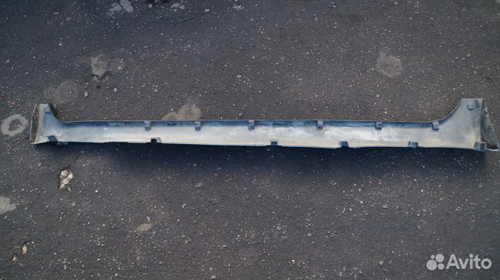 Nissan 76850-AU300 Накладка порога правая