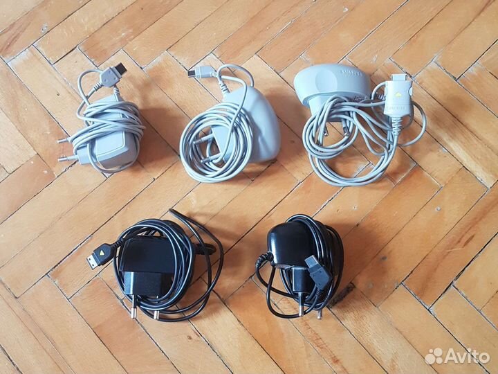 Зарядное устройство для мобильного телефона