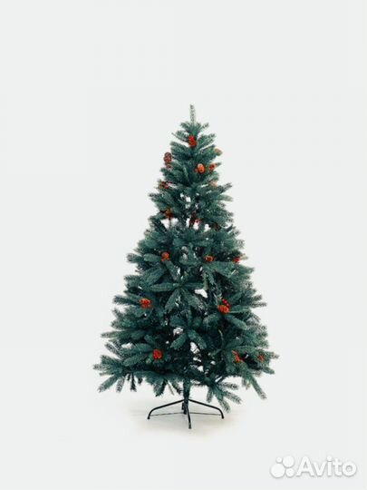 Ёлка с шишками и ягодами