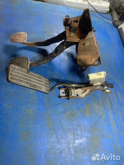 Блок педалей Subaru Impreza GC 2.2 1997