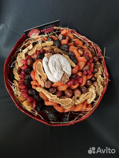 Букет из орехов и сухофруктов