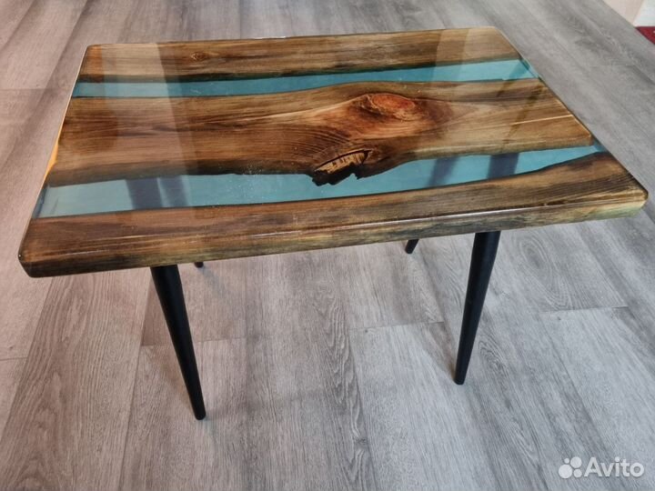 Стол из эпоксидной смолы