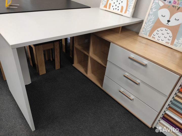 Стол письменный