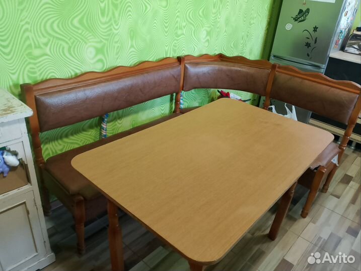 Угловая обеденная зона