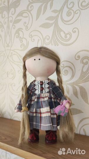 Кукла ручной работы с одеждой