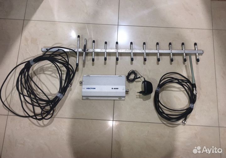 Усилитель сотового сигнала GSM Вектор R-600