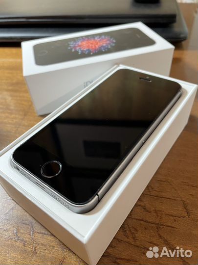 iPhone SE, 32 ГБ