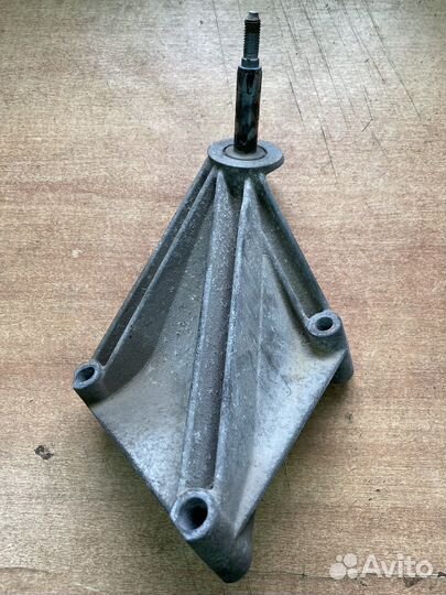 Кронштейн кпп Рено Лагуна Renault Laguna 2