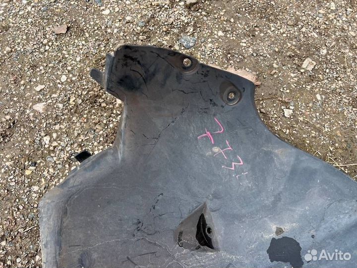 Подкрылок передний левый Mercedes-Benz E-Class