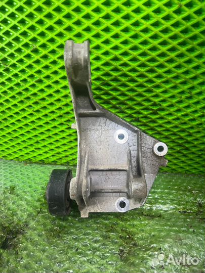 Кронштейн генератора LADA Granta 11186 2017 года
