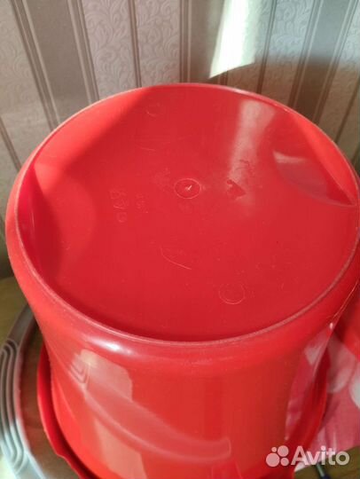 Ведро пластиковое с крышкой