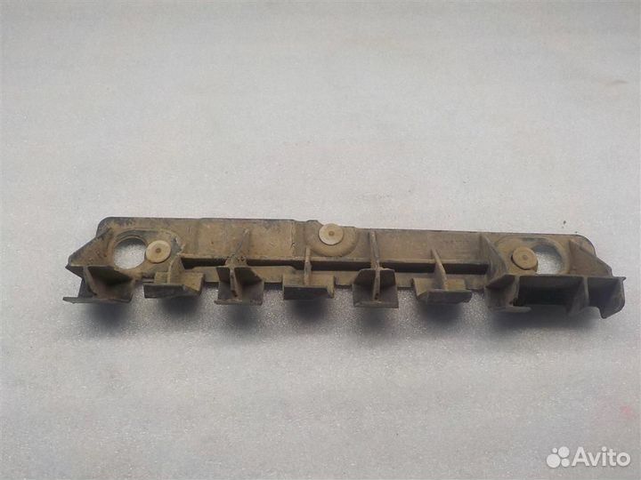 Кронштейн заднего бампера правый VAZ LADA Largus