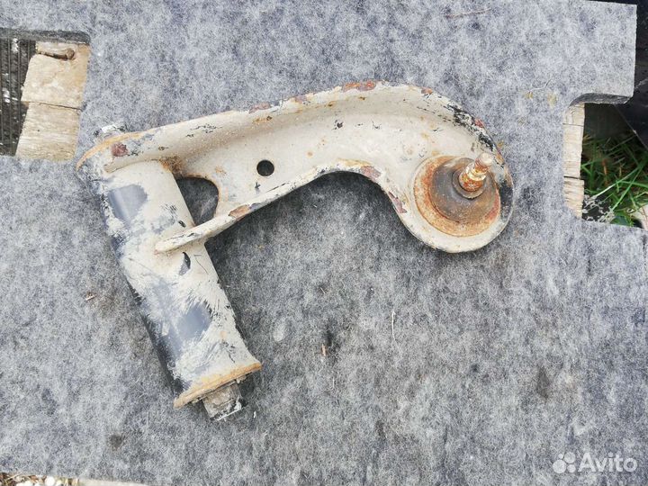 Рычаг подвески верхний Мерседес W210